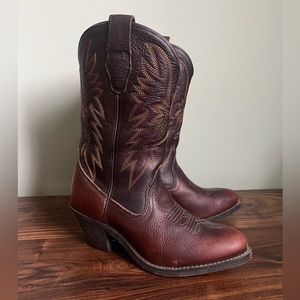 Women’s brown cowgirl boots size 7